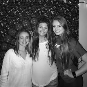 Meet your Posher, Hilary